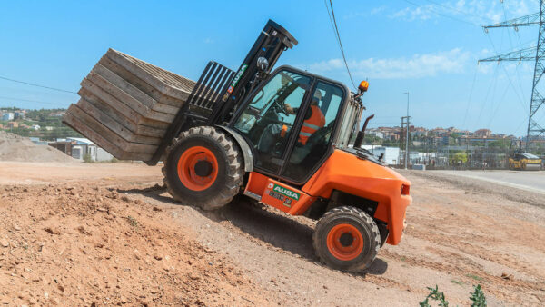 AUSA C351H – Chariot élévateur tout‑terrain 3,5 t